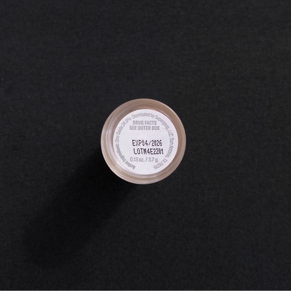 SUPERGOOP Glow Setting Translucent Luminous Mineral Powder SPF 35 — Full Size - Picture 4 of 6